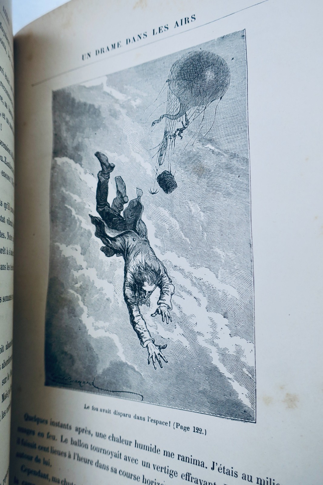 韋特策《環遊世界八十天》及《牛頓博士》合刊本,赫澤爾出版社,鍍金球形書型