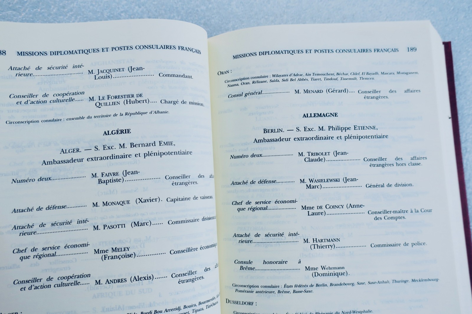 Diplomatisches und Konsularisches Jahrbuch der Französischen Republik 2015