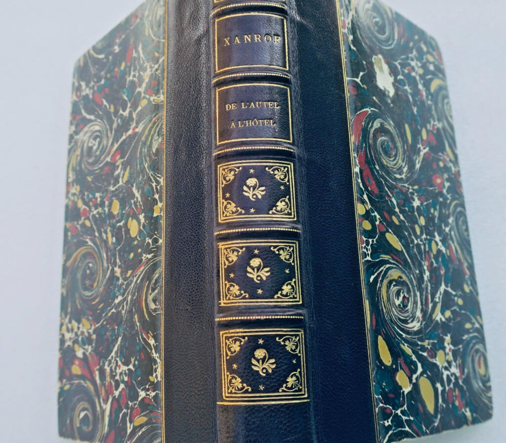 curiosa XANROF Illustration de Lourdey. De l&rsquo;autel à l&rsquo;hôtel