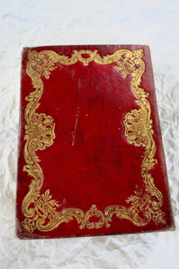 Wunderschön gebundenes Buch zur Erstkommunion