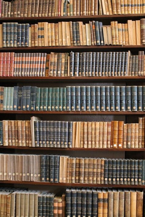 Ledergebundene antike Bücher zur Inneneinrichtung