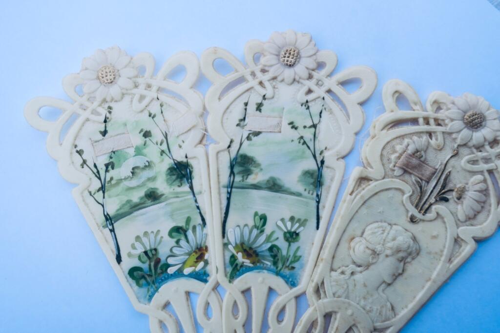 éventail 60 x 145 mm. BELLE EPOQUE Nouvel An ART NOUVEAU