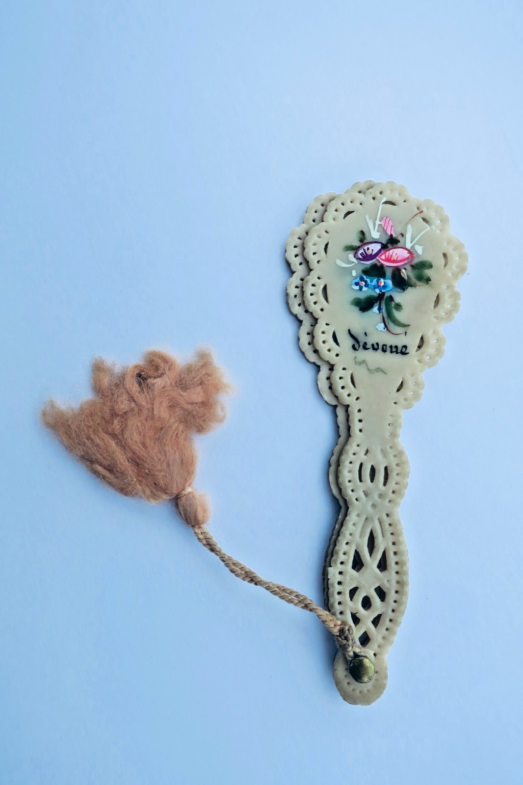 éventail rehaussé à la peinture 90 x 30 mm. Souvenir d’un coeur ami et dévoué - La Librairie Antique