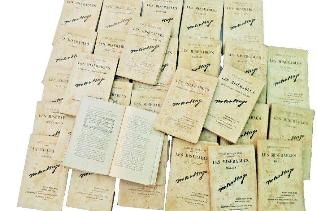 HUGO Victor Les Miserables Rouff 30 petits volumes