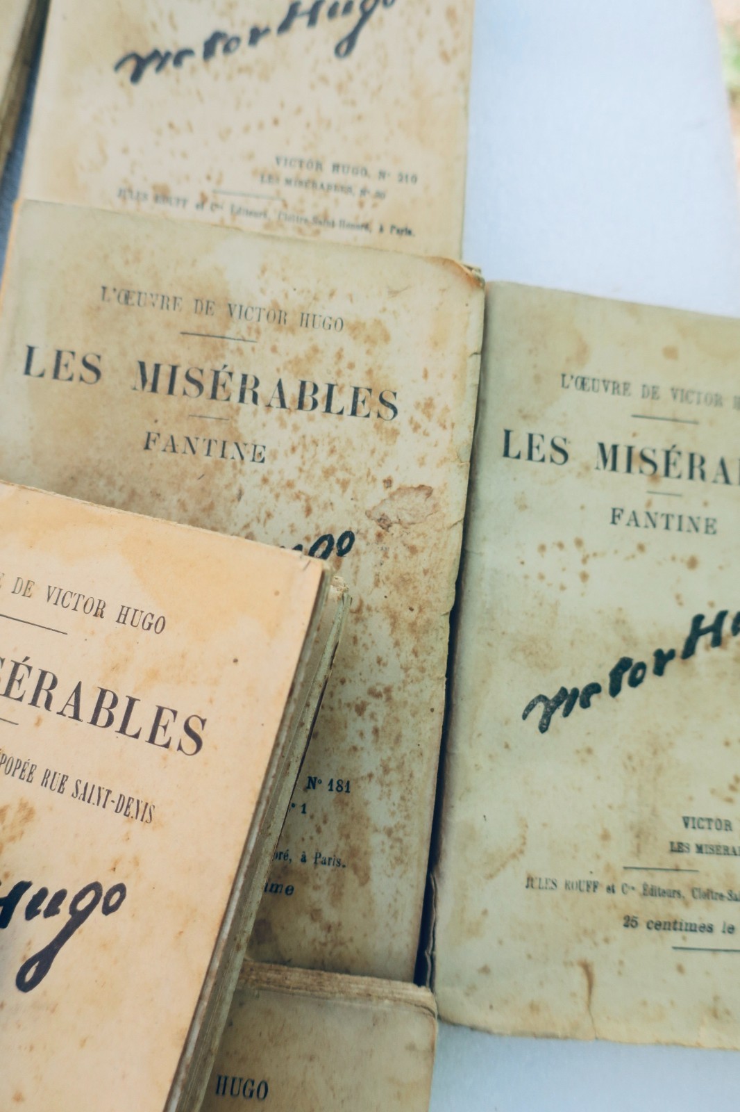 HUGO Victor Les Miserables Rouff 30 petits volumes, in-16 (livre ancien, vue 2 sur 9)