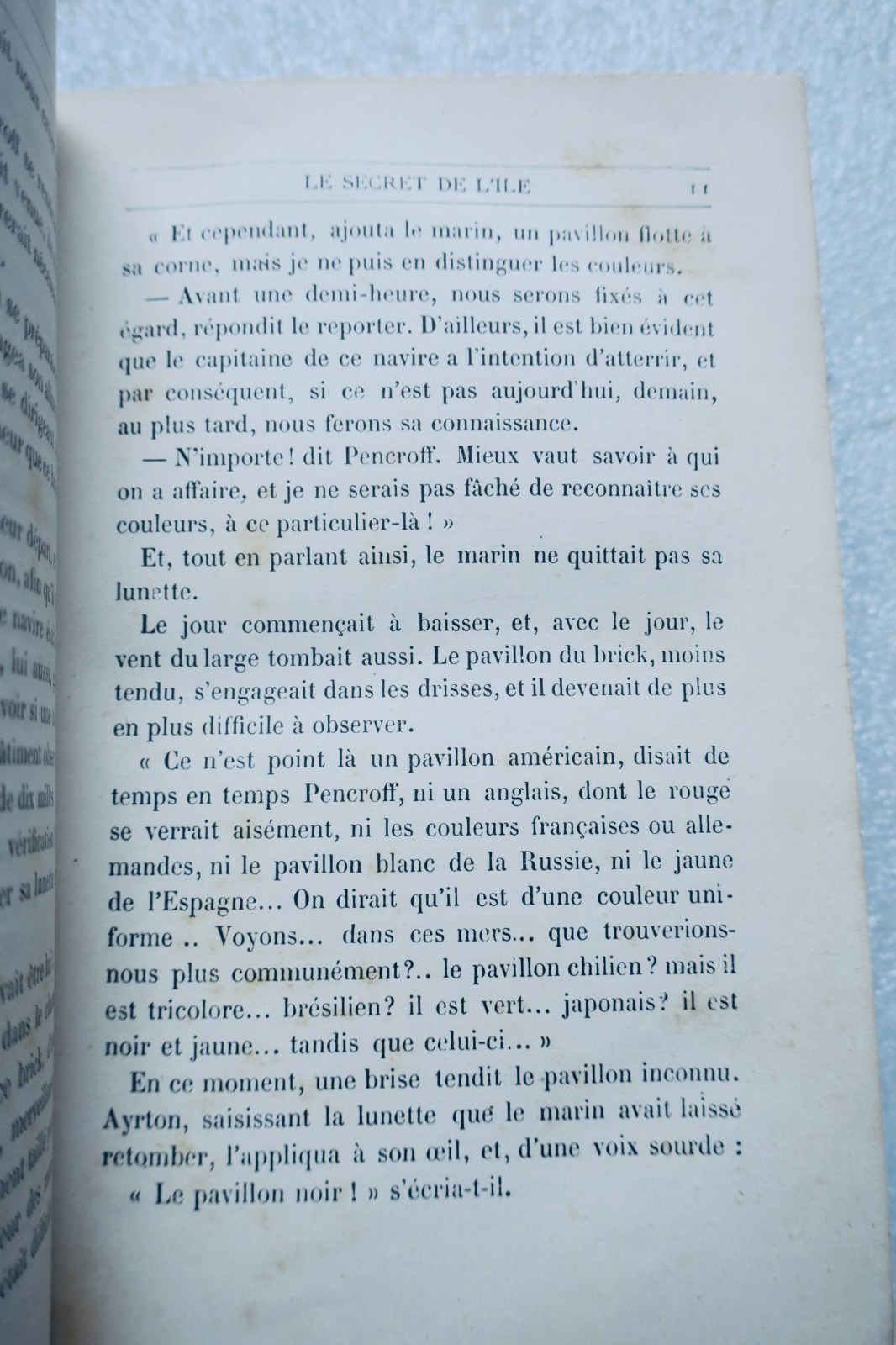 凡爾納(Jules Verne)著《神祕島》第三卷 哈澤爾出版社 1874年