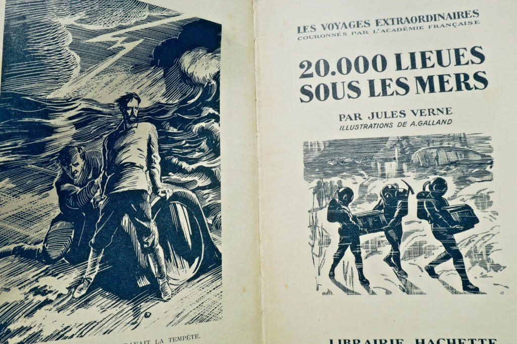 Verne Voyages Extraordinaires, Vingt Mille Lieues sous les Mers Hachette