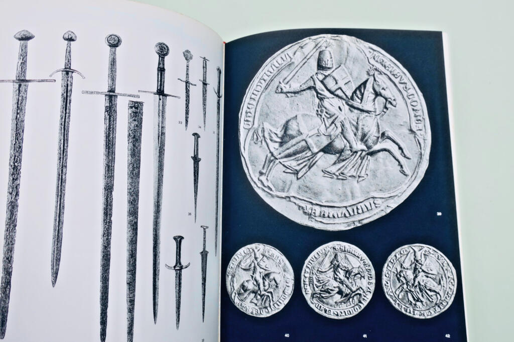 武器と甲冊、シャルルマーニュからルイ14世までの美術図書