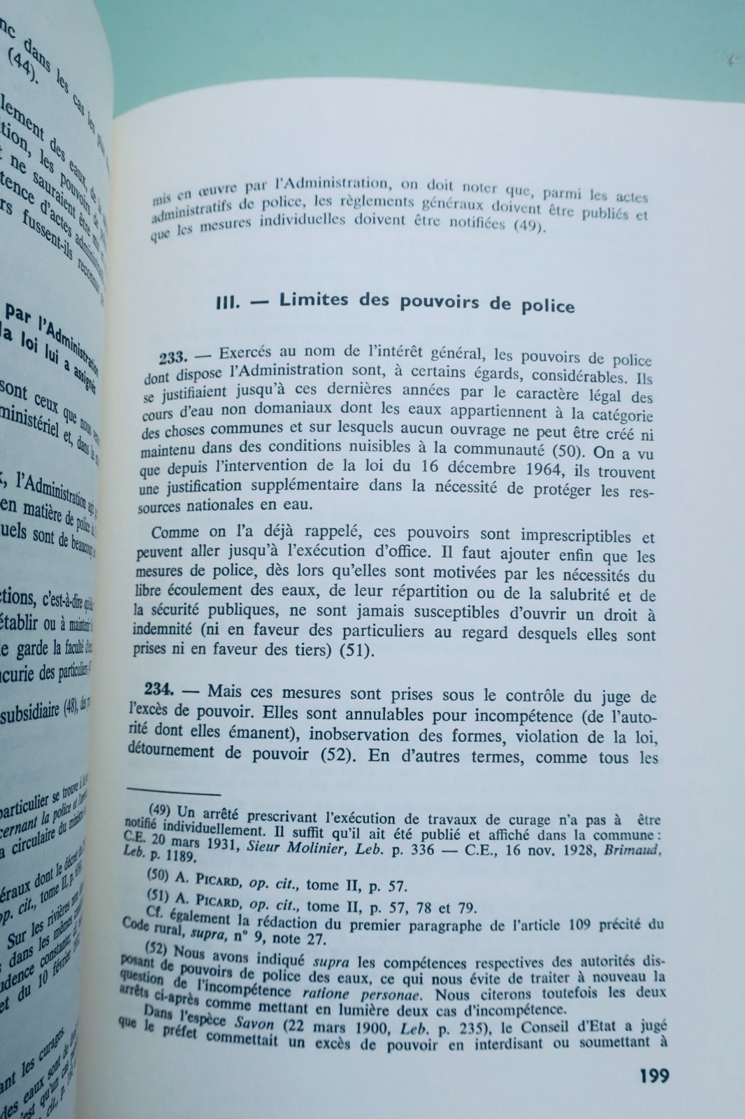 Gautron. 皮埃尔·戈特龙 Pierre Le régime juridique des eaux non domaniales❦ eaux non domaniales GAUTRON Pierre Le régi (vue 2 sur 8)