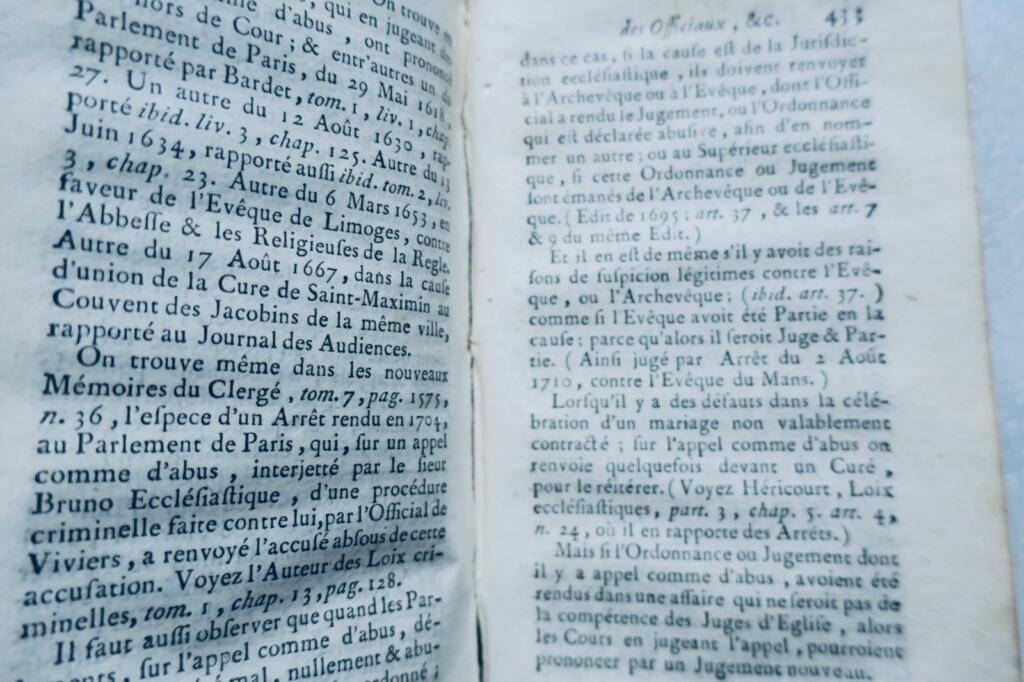 Traité de la juridiction volontaire et contentieuse des officiaux & autres juges