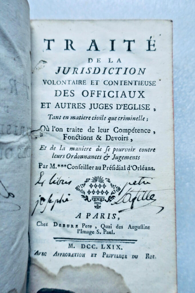 Traité de la juridiction volontaire et contentieuse des officiaux & autres juges
