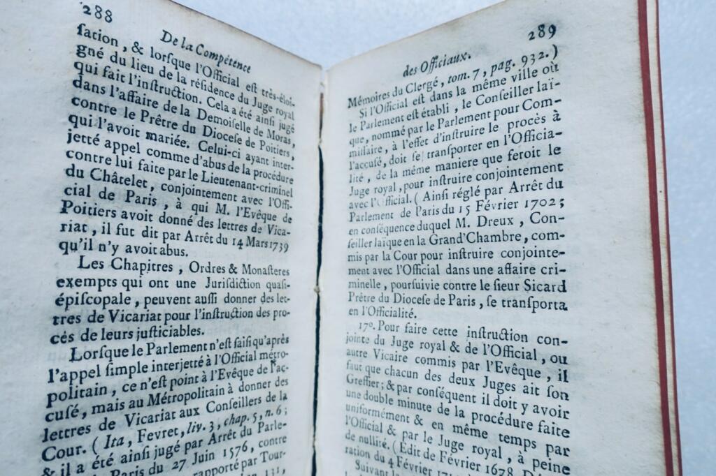 Traité de la juridiction volontaire et contentieuse des officiaux & autres juges