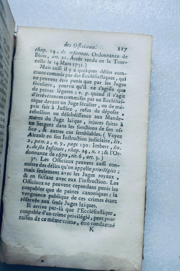 Traité de la juridiction volontaire et contentieuse des officiaux & autres juges