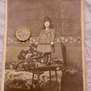 ENFANT TENUE DE CHASSE vers 1920 18 x 12 cm. Photo argentique