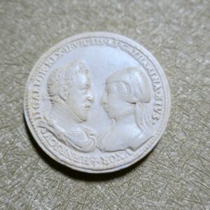 Henri IV et Catherine médaille en plâtre  36 mm.