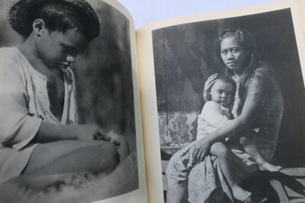 PARRY (Roger). Tahiti NRF 1934 106 photographies en noir et blanc de Roger Parry – Image 4