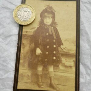 Photo ancienne enfant 63 x 110 mm.
