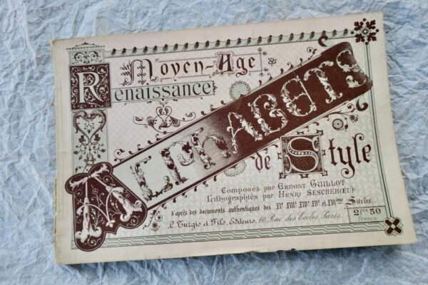 Alphabets de style Moyen-Age Renaissance d'après des documents authentiques – Image 3